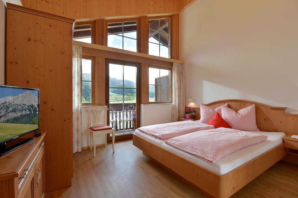 Superior Three-Bedroom Apartment,69098444:JPEG